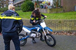 Bestuurder crossbrommer vlucht weg in IJmuiden
