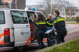 Bestuurder crossbrommer vlucht weg in IJmuiden