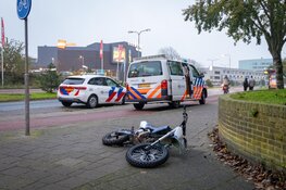 Bestuurder crossbrommer vlucht weg in IJmuiden