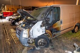 Bestelbussen door brand verwoest in IJmuiden