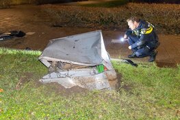 Automobilist vliegt uit de bocht en neemt de benen in Velserbroek