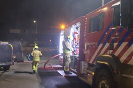 Bestelbus in brand in IJmuiden, weer in Egmondstraat