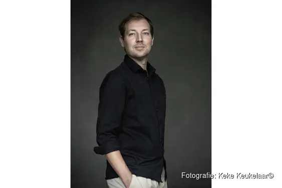 Ellen Heijmerikx in gesprek met Daan Dekker bij Bibliotheek Velsen