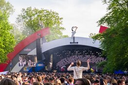 RONDÉ vliegt voor vrijheid als Ambassadeur van Bevrijdingspop 2025
