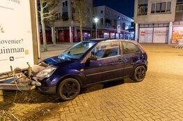 Automobilist rijdt tegen bloemenwagen en wordt aangehouden