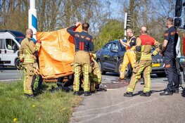 Harde aanrijding tussen twee auto's in Velsen-Zuid
