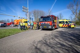 Harde aanrijding tussen twee auto's in Velsen-Zuid