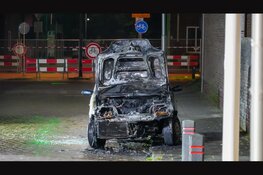 Auto door brand verwoest in IJmuiden