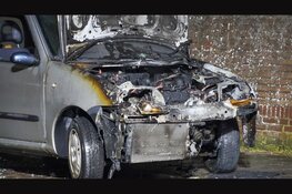 Auto door brand verwoest in IJmuiden