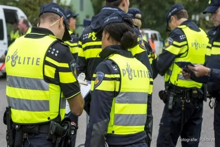 Taxicontrole in IJmuiden - zes taxichauffeurs onmiddellijk verplicht om 72 uur te stoppen met werken