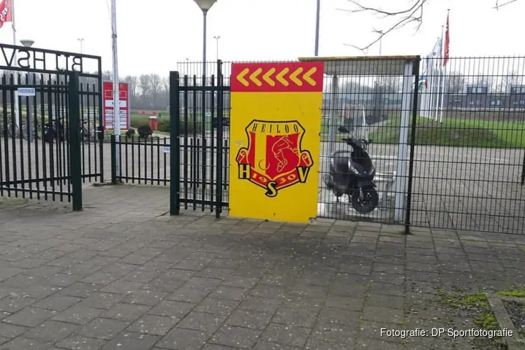 Doek valt voor HSV, Stormvogels houdt hoop op promotie in leven
