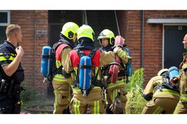 Brandweer redt kat uit brandende woning Velsen Noord