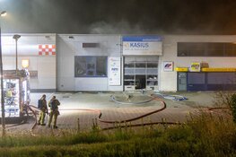 Grote brand bij autoschadebedrijf in Velserbroek