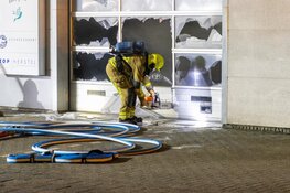 Grote brand bij autoschadebedrijf in Velserbroek