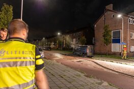 Bestelbus gaat in vlammen op bij nachtelijke autobrand in IJmuiden