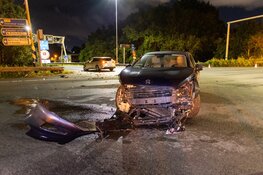 Flinke schade bij ongeval tussen twee personenauto’s in Velsen-Noord