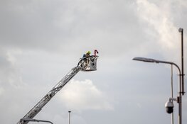 Zeer grote brand in industriepand in haven van IJmuiden