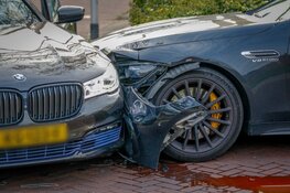 Auto's botsen op kruising Velsen-Noord, één gewonde