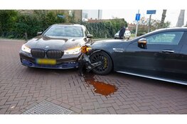 Auto's botsen op kruising Velsen-Noord, één gewonde