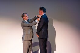 Minister van Infrastructuur en Waterstaat reikt Koninklijke onderscheiding uit aan de heer ir. P. (Peter) van de Meerakker