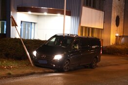 Taxichauffeur aangehouden na botsing tegen verkeersbord