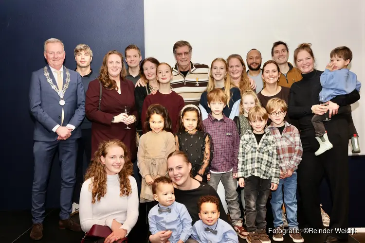 Burgemeester Frank Dales reikt Koninklijke Onderscheiding uit aan de heer Steef Hammerstein