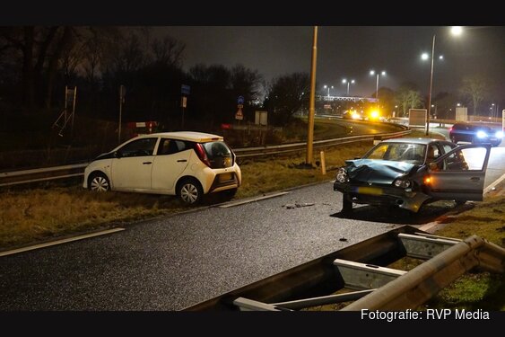 Automobilist neemt verkeerde afrit en veroorzaakt ongeval op N208