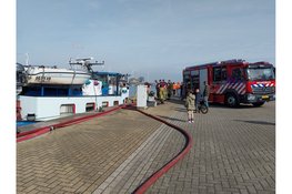 Binnenvaartschip dreigt te zinken na lek in motorruimte