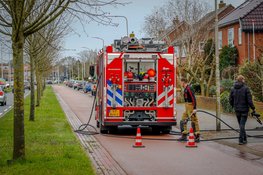 Schuur vliegt bijna in brand door brand in klimop
