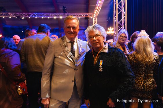 Jacob Bron benoemd tot Ridder in de Orde van Oranje-Nassau