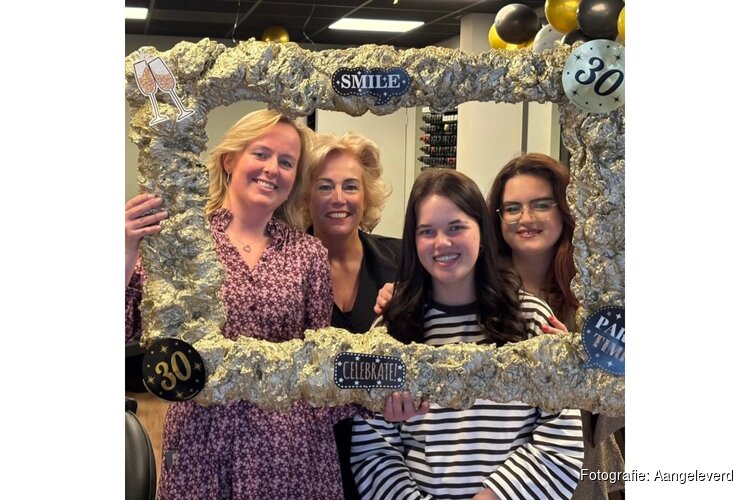 Feest bij Angela's Haarmode bij 30-jarig jubileum