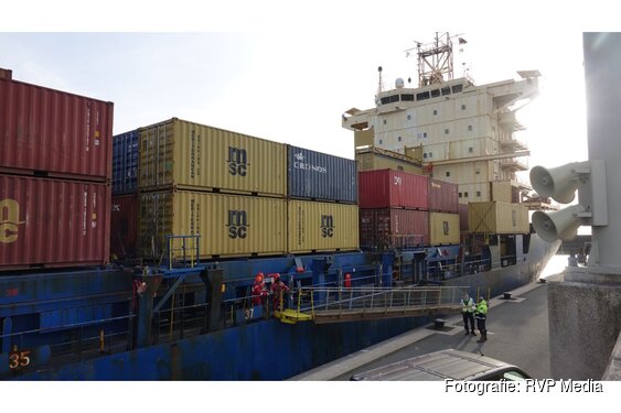 Vier verstekelingen van Liberiaans schip gehaald in haven van IJmuiden