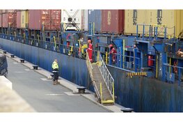 Vier verstekelingen van Liberiaans schip gehaald in haven van IJmuiden