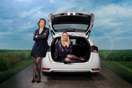 Haventheater IJmuiden lanceert programma nieuwe theaterseizoen en series van toneel, cabaret, muziek