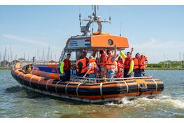 KNRM opent reddingstations tijdens Reddingbootdag: "Met die boot over de golven, dat vergeet je nooit meer"