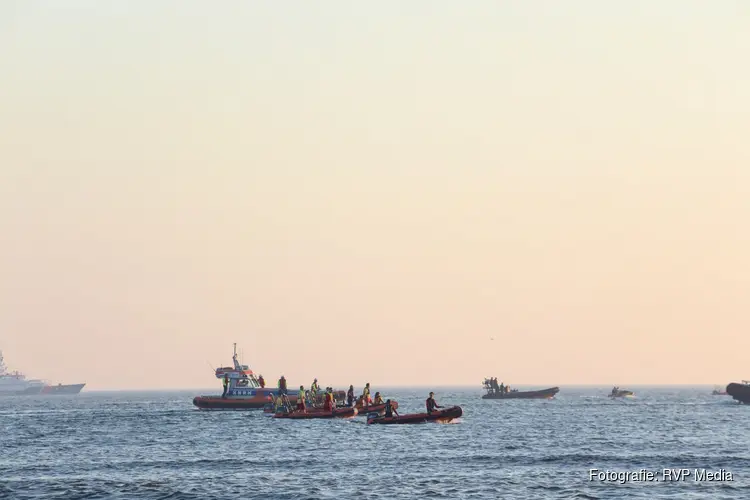 Burgers helpen bij zoekactie vermist persoon in Noordzee bij IJmuiden