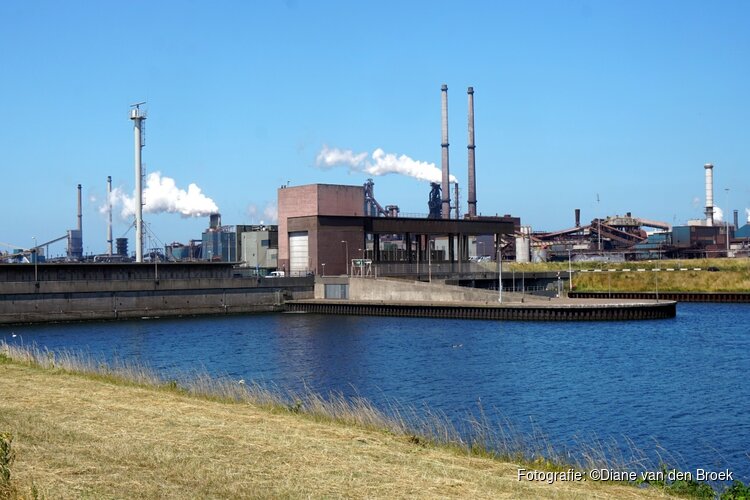 OM dagvaardt Tata Steel