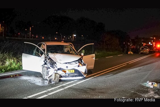 Forse schade na botsing met stilstaande auto op Kanaaldijk
