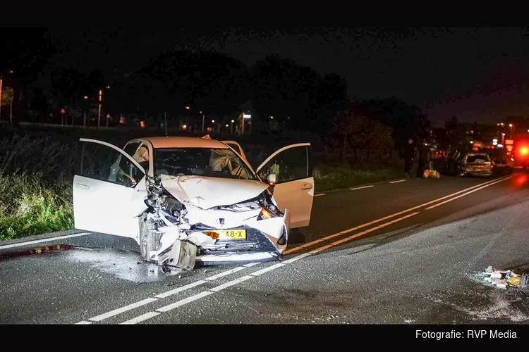 Forse schade na botsing met stilstaande auto op Kanaaldijk
