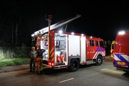 Brandweer blust duinbrand in IJmuiden