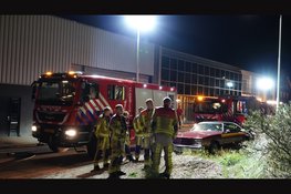 Brandweer blust duinbrand in IJmuiden