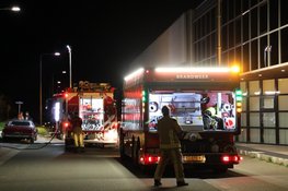 Brandweer blust duinbrand in IJmuiden