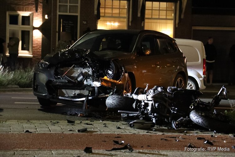 Motorrijder zwaargewond na aanrijding met auto in Santpoort-Noord
