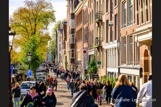Ruim 13.000 wandelaars aan de start in Amsterdam