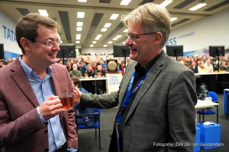 Jeroen van den Berg draagt directeurschap Tata Steel Chess Tournament over aan Erwin l'Ami