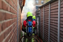 Meerdere schuren in brand aan Zeeuwstraat in Velsen-Noord