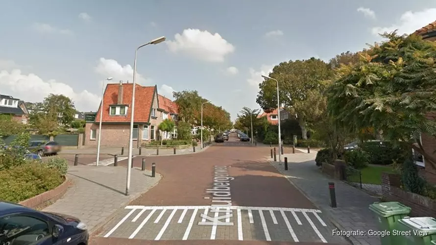 Volwassen mannen mishandelen jongens van 8 en 9 jaar