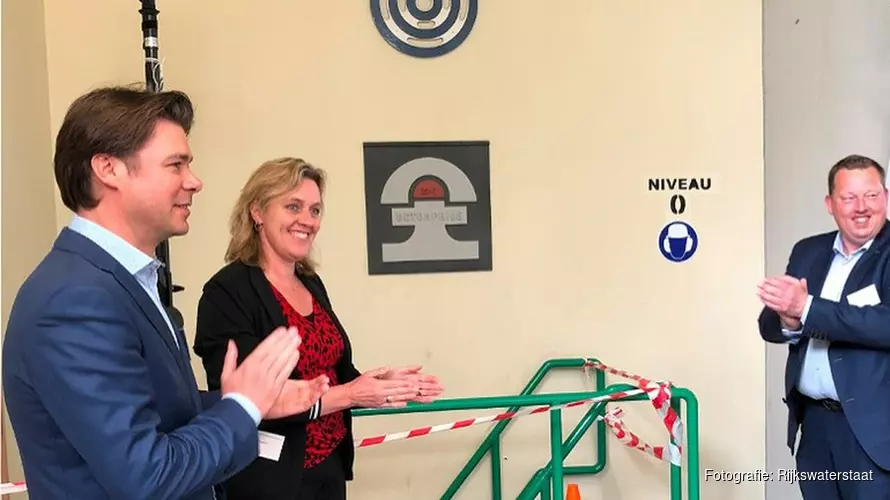 Opgeknapte Velsertunnel krijgt Betonprijs uitgereikt