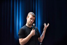 SPRAAKWATERVAL MARTIJN KONING TREKT CABARETSPRINT