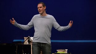 Winnaar Cabaretprijs 2018 Tim Fransen verovert Nederlandse theaters